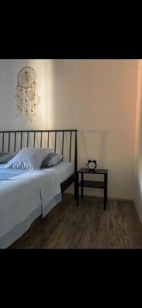 A la foto es mostra l'objecte Brioni House situat a la ciutat de Kočino Selo.