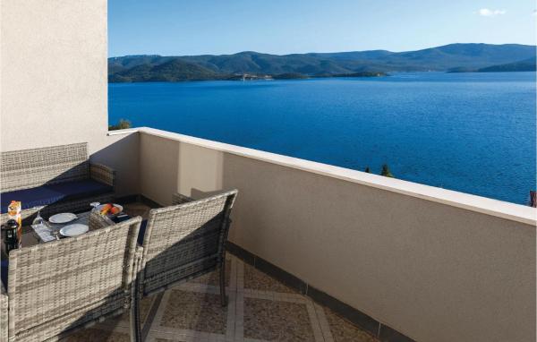 Nella foto è visibile l'oggetto One-Bedroom Apartment Klek With Sea View 05 situato nella città di Klek.