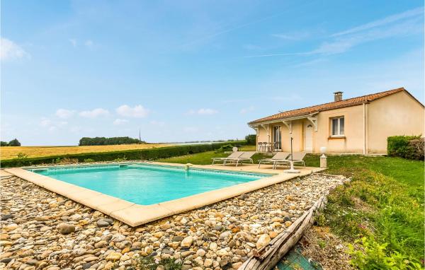 A la foto es mostra l'objecte Stunning Home In Beauville With Kitchen situat a la ciutat de Dondas.