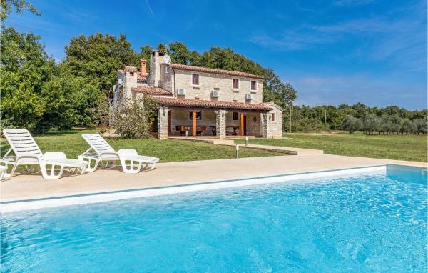 Στη φωτογραφία φαίνεται το αντικείμενο 4 Bedroom Awesome Home In Pula που βρίσκεται στην πόλη Muntić.