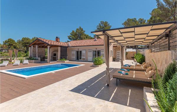 Na fotografii je vidět objekt 3 Bedroom Gorgeous Home In Jadrtovac nacházející se ve městě Jadrtovac.