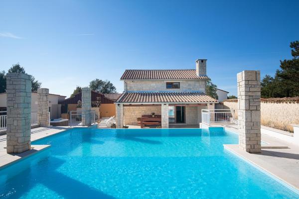 照片显示了位于Pulići市的Villa Lux Casa Histria 2物件。