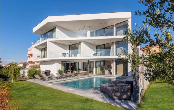 A la foto es mostra l'objecte Nice Home In Pula With Kitchen situat a la ciutat de Štinjan.