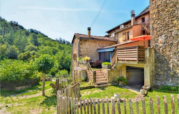 A la foto es mostra l'objecte Nice Home In Saint-Jean-De-Valerisc situat a la ciutat de Robiac.