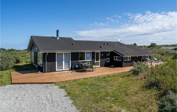 A la foto es mostra l'objecte Four-Bedroom Holiday Home In Hjorring situat a la ciutat de Hjørring.