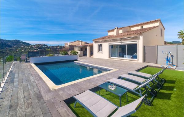 The photo shows the Amazing Home In Fréjus located in the city of Fréjus.