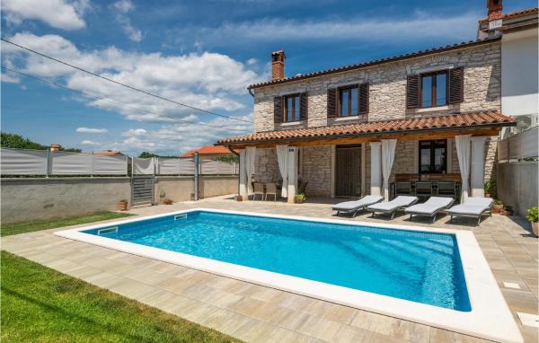 A la foto es mostra l'objecte 3 Bedroom Villa In Pula situat a la ciutat de Pula.