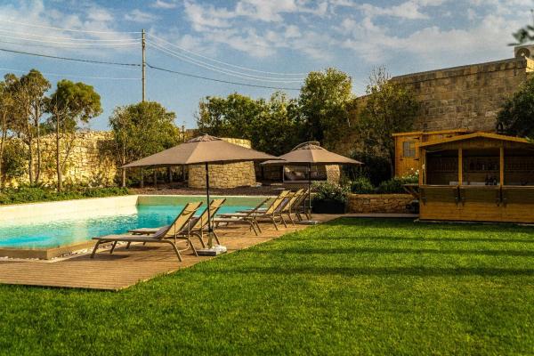 Nella foto è visibile l'oggetto Sunset Haven at Ferdinand's Grove Farmhouse with Private Pool situato nella città di Siġġiewi.