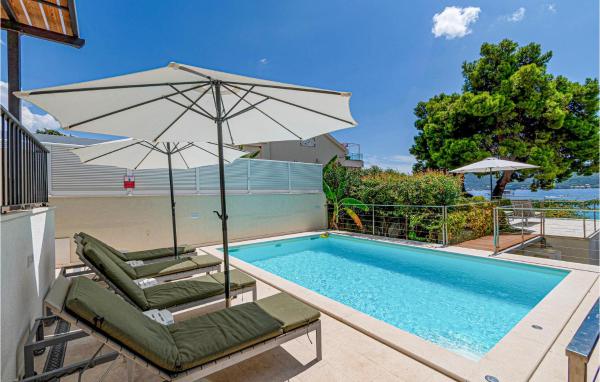 A la foto es mostra l'objecte Stunning Home In Viganj situat a la ciutat de Viganj.