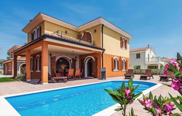 På billedet ses objektet Three-Bedroom Holiday Home In Vabriga beliggende i byen Vabriga.