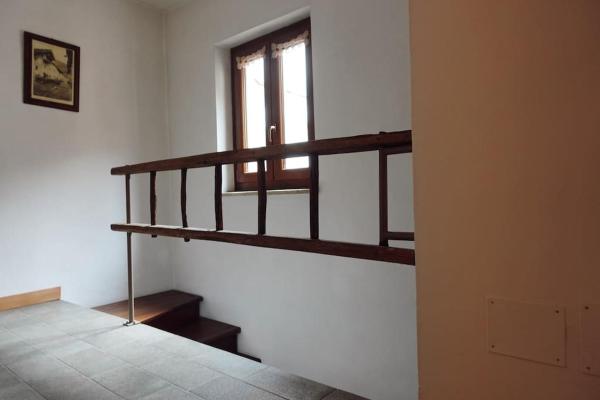 En la foto se muestra el objeto Maison du Milieu ubicado en la ciudad de Monfol.