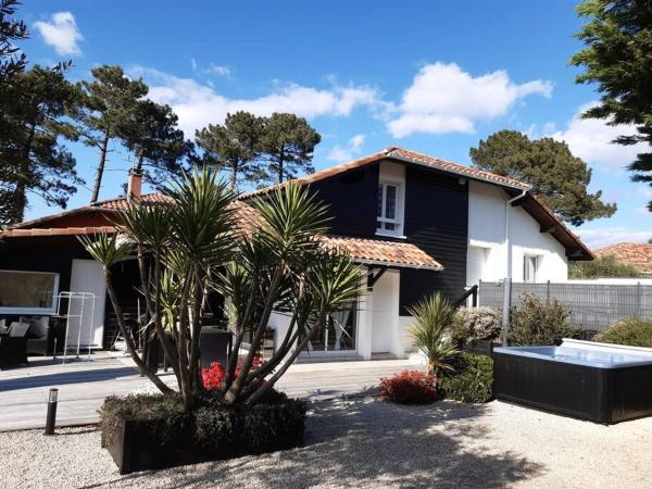 Na fotografii je vidět objekt Villa Ocean's four nacházející se ve městě Messanges.