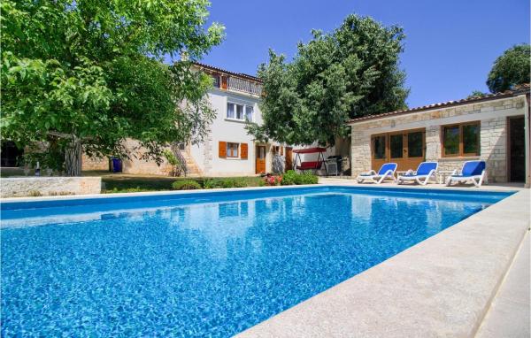 A la foto es mostra l'objecte Villa Taki situat a la ciutat de Rovinj.