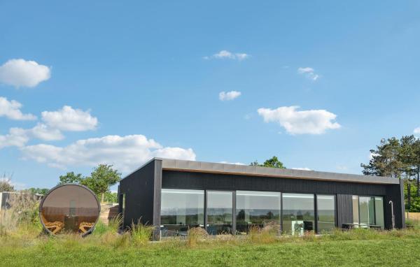 A la foto es mostra l'objecte Stunning Home In Ebeltoft With Sauna situat a la ciutat de Ebeltoft.