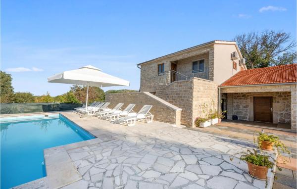 A la foto es mostra l'objecte Stunning Home In Unesic situat a la ciutat de Mirlović Zagora.