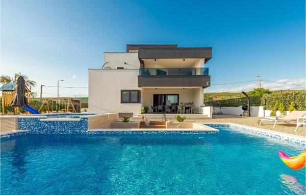 A la foto es mostra l'objecte Stunning Home In Posedarje situat a la ciutat de Posedarje.