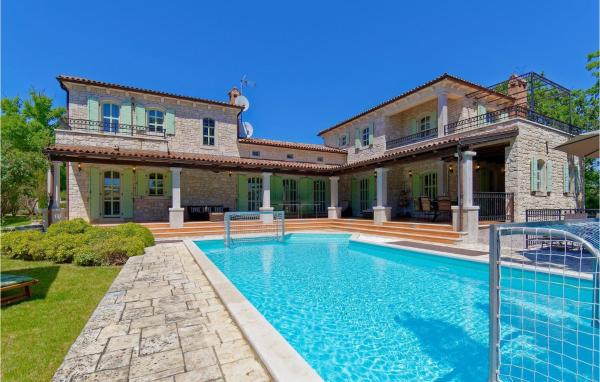 A la foto es mostra l'objecte Villa La Quercia situat a la ciutat de Poreč.