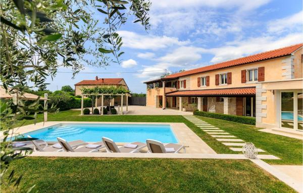A la foto es mostra l'objecte Villa Viscum situat a la ciutat de Beram.