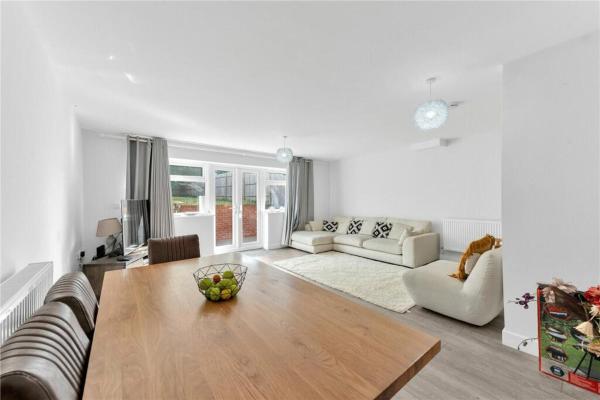 A la foto es mostra l'objecte Canterbury 5 bedroom house stay- sleeps upto 9 situat a la ciutat de Chartham.
