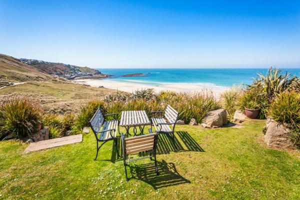 Φωτογραφία 6: Sheldrake, Spacious Villa, Panoramic Sea-views, Large Garden, By Beach