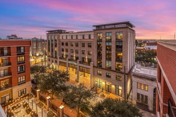 På billedet ses objektet Cambria Hotel Savannah Downtown Historic District beliggende i byen Savannah.