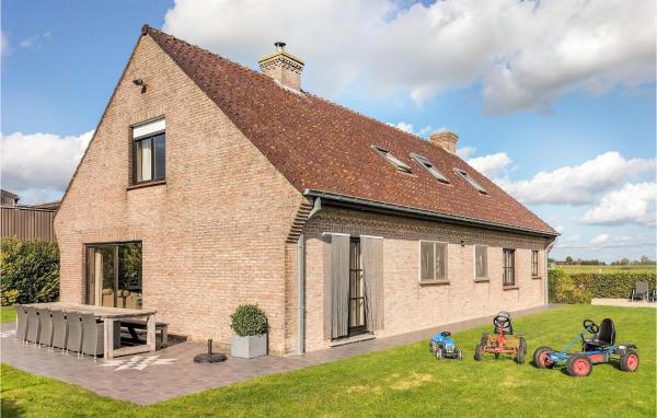 Na fotografii je vidět objekt Cozy Home In Lo-Reninge With Wifi nacházející se ve městě Reninge.