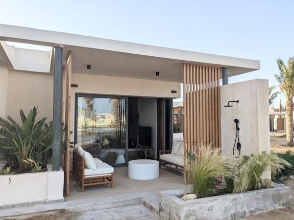 Na zdjęciu widoczny jest obiekt Magical Cabana Steps From Beach & Pool położony w mieście Hurghada.