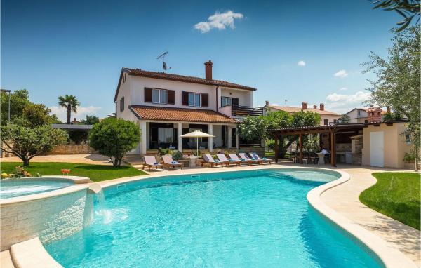 A la foto es mostra l'objecte Villa David situat a la ciutat de Poreč.