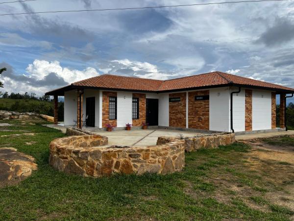 Casa Roca Con Piscina Hospedaje Campestre - Santander
