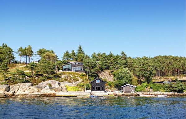 A la foto es mostra l'objecte Gorgeous Home In Sveio With Kitchen situat a la ciutat de Lier.