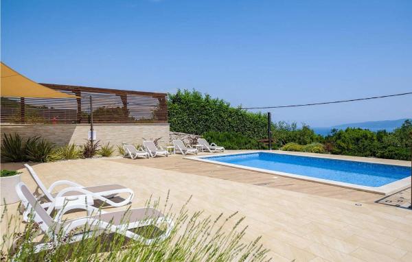 A la foto es mostra l'objecte Villa Luce situat a la ciutat de Labin.