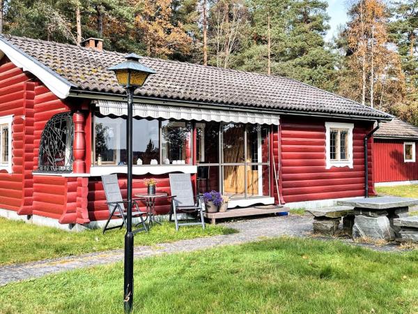 Na zdjęciu widoczny jest obiekt 4 star holiday home in Fengersfors położony w mieście Fengersfors.