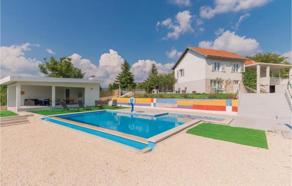 En la foto se muestra el objeto Three-Bedroom Holiday Home In Vinjani Gornji ubicado en la ciudad de Aračići.