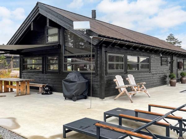 A la foto es mostra l'objecte 6 person holiday home in Tjørhom situat a la ciutat de Handeland.