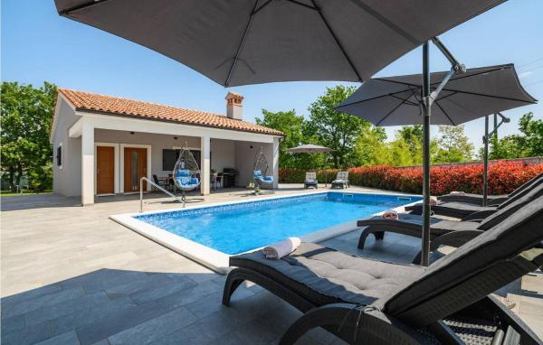A la foto es mostra l'objecte Villa Nela situat a la ciutat de Labin.
