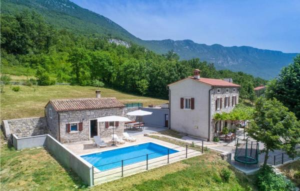 A la foto es mostra l'objecte Casa Baroni situat a la ciutat de Rabac.