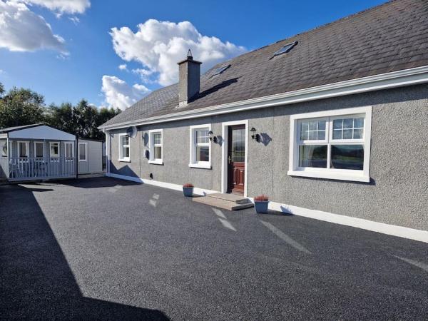 På billedet ses objektet Peartree Cottage beliggende i byen Derryork.