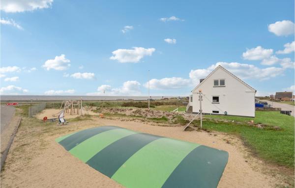 A la foto es mostra l'objecte Lovely Home In Hvide Sande With Wifi situat a la ciutat de Hvide Sande.