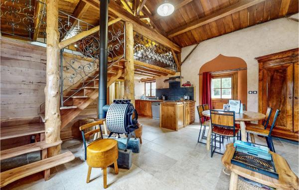 A la foto es mostra l'objecte Cozy Home In Les Fosses With Kitchen situat a la ciutat de Brûlain.