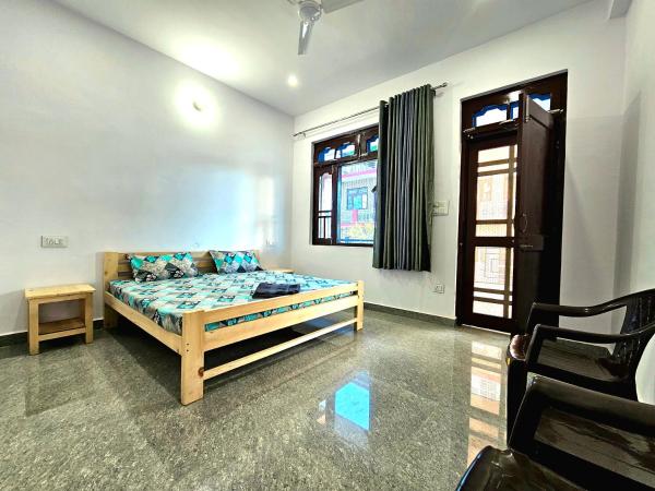 A la foto es mostra l'objecte Homestay at landing site situat a la ciutat de Sahel.