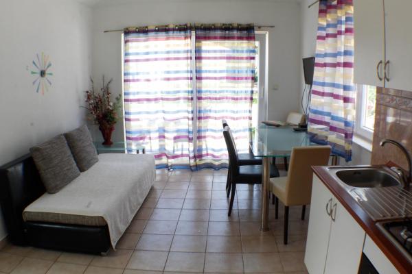 A la foto es mostra l'objecte apartmant Clinton situat a la ciutat de Igrane.