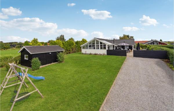 写真にはハザスレウ市にあるAwesome Home In Haderslev With Kitchenが写っています。