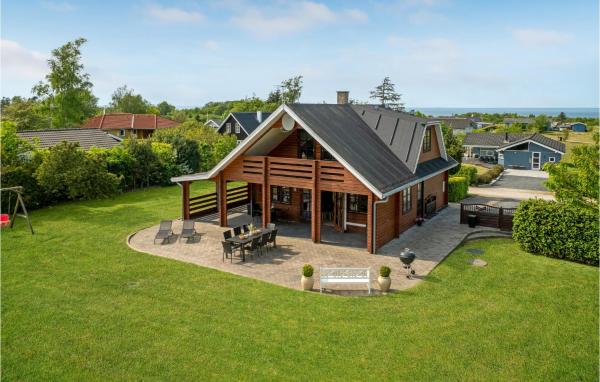 A la foto es mostra l'objecte Holiday Home Hjarnøvej Glesborg Xii situat a la ciutat de Tvedhuse.