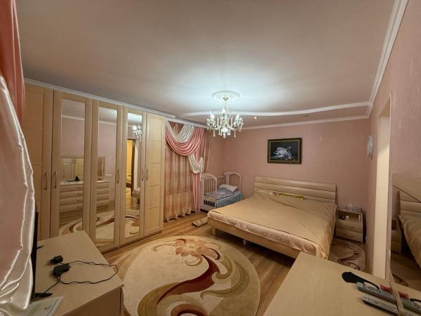 På bildet vises objektet Bogdan luxury house center of Chisinau!!! som ligger i byen Chişinău.