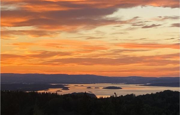 Nella foto è visibile l'oggetto 4 Bedroom Pet Friendly Home In Heggedal situato nella città di Røyken.