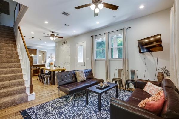 A la foto es mostra l'objecte Pet-Friendly Tomball Home Walk to Main Street! situat a la ciutat de Tomball.