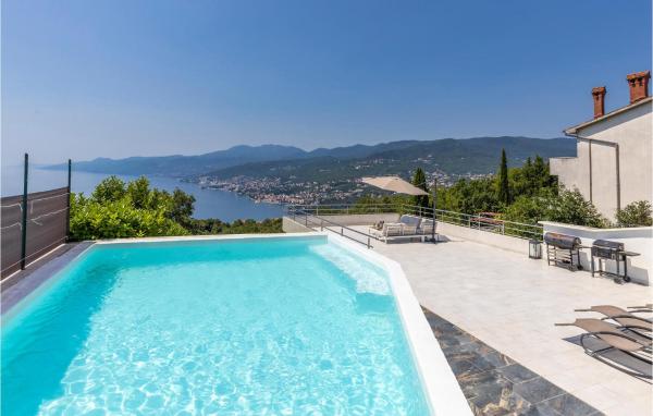 A la foto es mostra l'objecte 2 Bedroom Cozy Apartment In Rijeka situat a la ciutat de Rijeka.