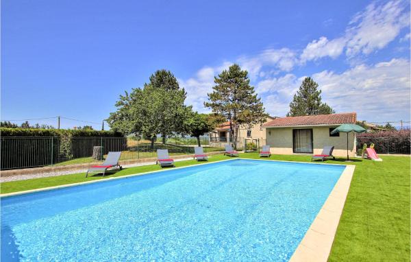 A la foto es mostra l'objecte Nice Home In Beaulieu situat a la ciutat de Beaulieu.
