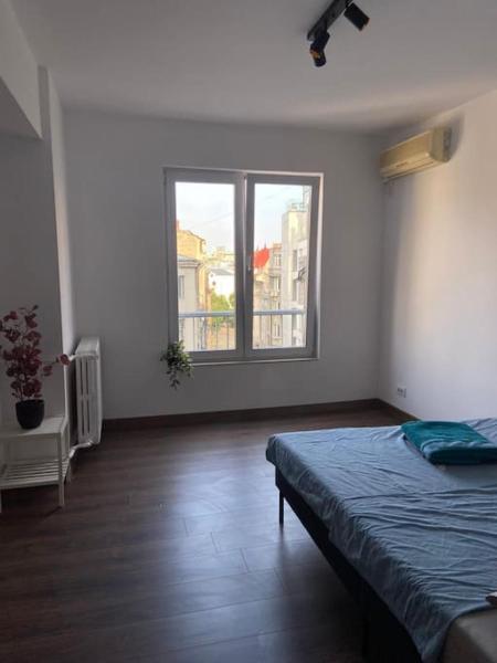 A la foto es mostra l'objecte Minimalist Old Town situat a la ciutat de Bucarest.