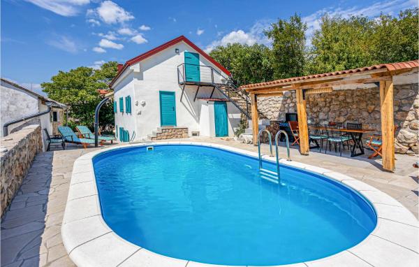 The photo shows the Cozy Home In Karlobag located in the city of Karlobag.
